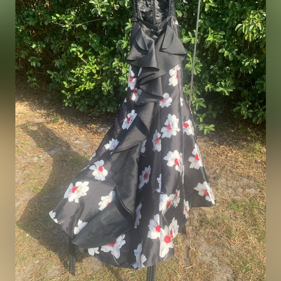Dave and Johnny black floral Gown Sz 11/12 - Picture 8 of 16